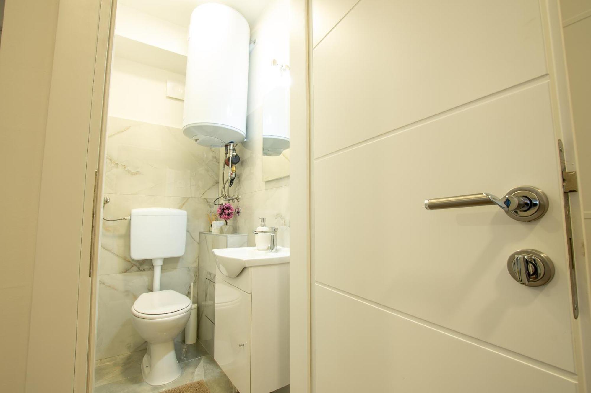 Apartman Valentina - Self Check In And Check Out Otočac Exterior foto